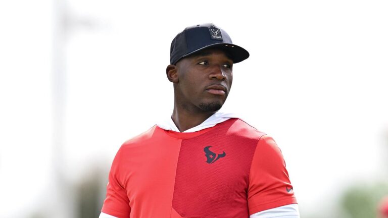 Texans Host Workout for Massive 6-Foot