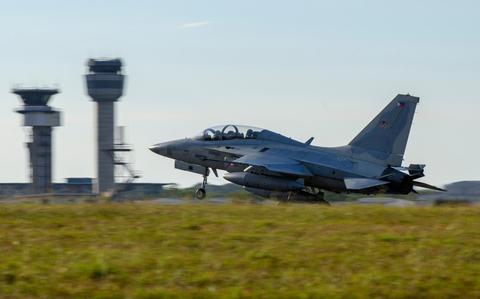 First jets land in Australia ahead of large First jets land in Australia ahead of large