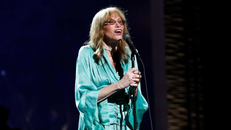 Carly Simon, 'You're So Vain' singer, reveals Parkinson's disease and cancer diagnoses