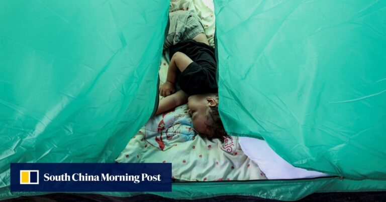 Quake-hit Venezuela faces looming health threats as survivors crowd shelters