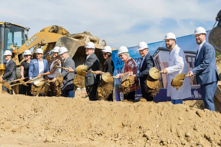Healthcare officials break ground on Arlington medical building