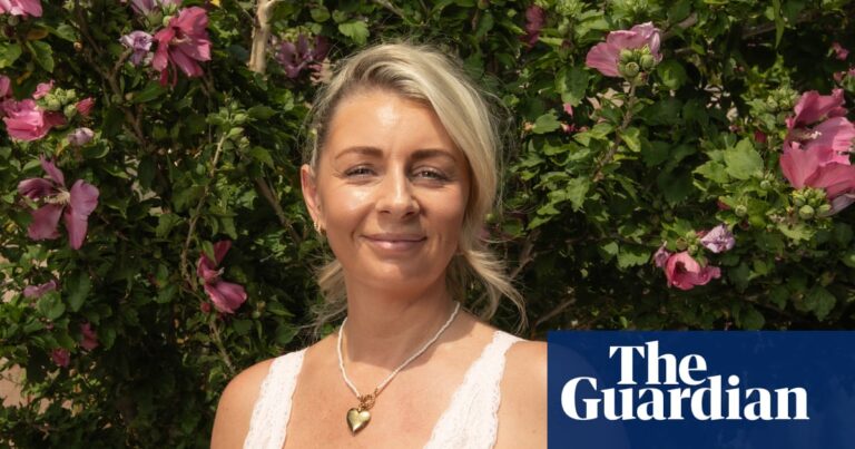 ‘It was like something was crawling over me’ – the worrying rise of shingles among millennial women ‘It was like something was crawling over me’ – the worrying rise of shingles among millennial women