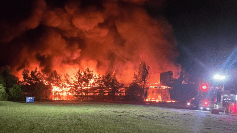 Raging fire destroys old Warren Junior High, firefighters save Little Dribblers Gym Raging fire destroys old Warren Junior High, firefighters save Little Dribblers Gym