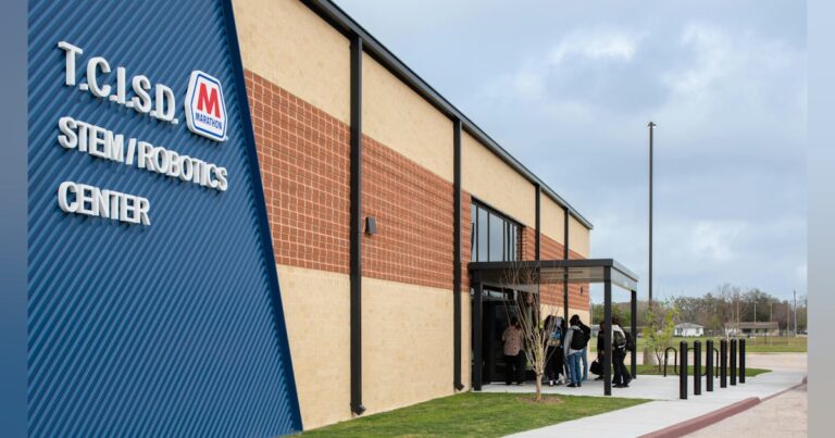 Texas City ISD converts underused gym into districtwide STEM hub