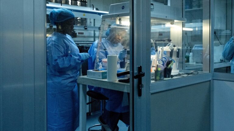 Oxford begins human trial of Ebola vaccine, Germany treats US patient Oxford begins human trial of Ebola vaccine, Germany treats US patient