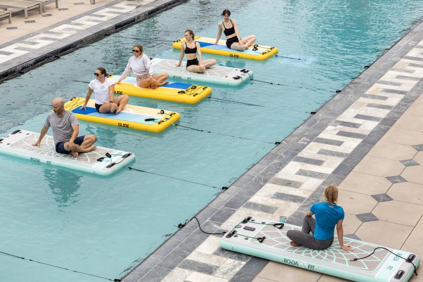 SANTA MONICA, CA - JUNE 06, 2026: Instructor Leah Gutentag leads students through a workout during the Floating Fitness class at the Annenberg Community Beach House in Santa Monica on Saturday, June 6, 2026. (Alisha Jucevic / For The Times)