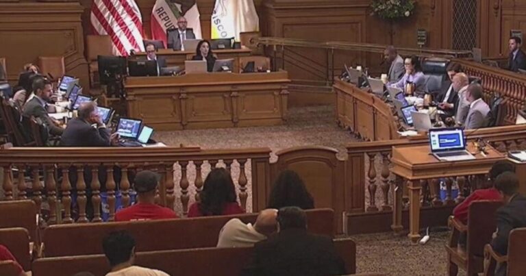Kaiser mental health workers bring contract fight over AI to San Francisco City Hall hearing