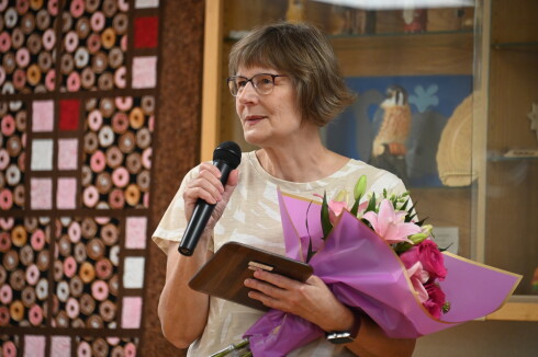 A woman holding flowers.