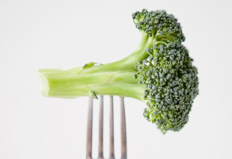 Research Finds Eating These Gut-Friendly Foods Reduces Risk of Heart Attack Death Research Finds Eating These Gut-Friendly Foods Reduces Risk of Heart Attack Death