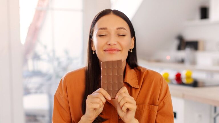 Sniffing chocolate when working out at the gym could help boost your performance, research suggests