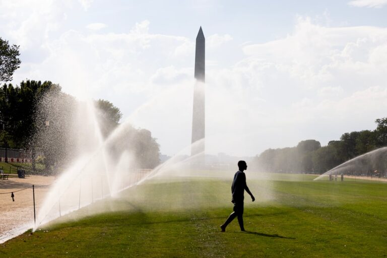 Extreme heat is scorching our health: increased irritability, poorer sleep and more cardiovascular problems Extreme heat is scorching our health: increased irritability, poorer sleep and more cardiovascular problems