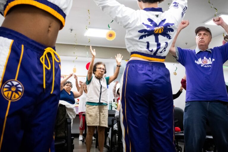 Seniors get a taste of LA Sparks Seniors get a taste of LA Sparks