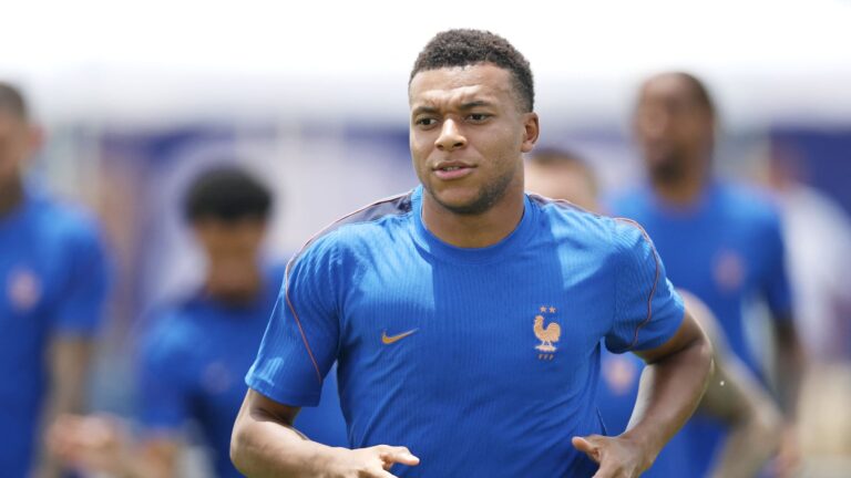 Xavier Rousseau, the France chef in charge of Mbappé’s diet: “The idea is to create an intelligent cuisine” Xavier Rousseau, the France chef in charge of Mbappé's diet: "The idea is to create an intelligent cuisine"