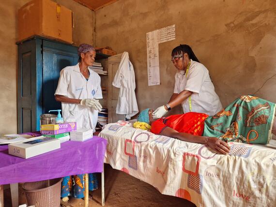 Tania attends a prenatal consultation at the Ouadda Health Center. UNOCHA/Regis Maloundou