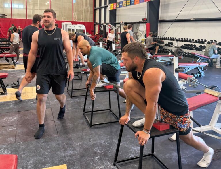 Latest T.J. Watt workout shows that one more brotherly reunion could be in store for the Pittsburgh Steelers Latest T.J. Watt workout shows that one more brotherly reunion could be in store for the Pittsburgh Steelers