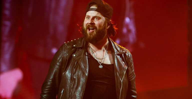 Country Star Shows Off Dramatic 70 Pound Weight Loss After Health Scare