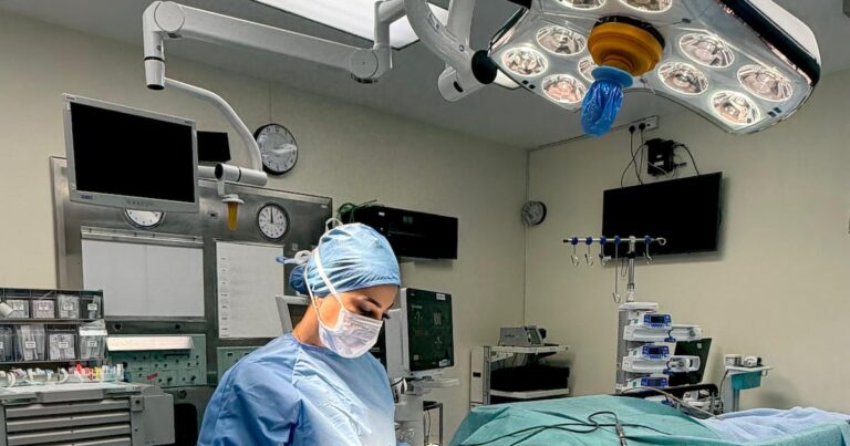 Surgeons in UAE warn women off ‘dangerous’ XS-XL cosmetic trend Surgeons in UAE warn women off 'dangerous' XS-XL cosmetic trend