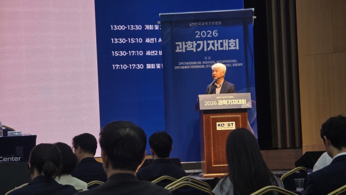 Professor Oh Sang-woo of the Department of Family Medicine at Dongguk University Ilsan Hospital gives a lecture at the ‘2026 Science Journalists Conference’ held at the Korea Science and Technology Center on the 28th. Photo by reporter Moon Se-young