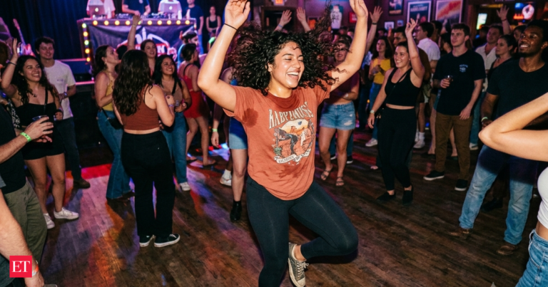 Psychology says people who dance with full energy on the floor aren’t attention seekers: What this behavior may reveal about confidence, emotions and social connection Psychology says people who dance with full energy on the floor aren't attention seekers: What this behavior may reveal about confidence, emotions and social connection