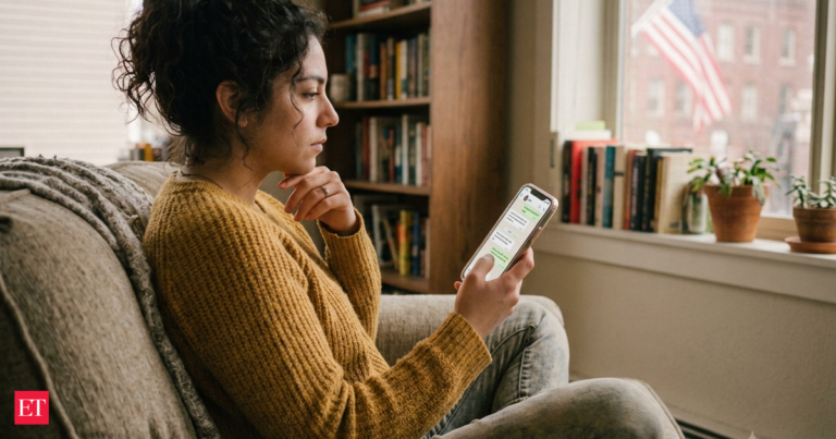 Psychology says people who see and read the message on WhatsApp or other messaging platform but don’t reply aren’t ignoring you: What this behavior may actually mean? Psychology says people who see and read the message on WhatsApp or other messaging platform but don't reply aren't ignoring you: What this behavior may actually mean?