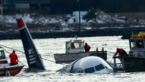 Getty Images Rescue crews secure a US Airways flight 1549 floating in the water after it crashed into the Hudson River January 15, 2009 in New York City. The Airbus 320 craft crashed shortly after take-off from LaGuardia Airport heading to Charlotte, North Carolina. (Photo by Chris McGrath/Getty Images)