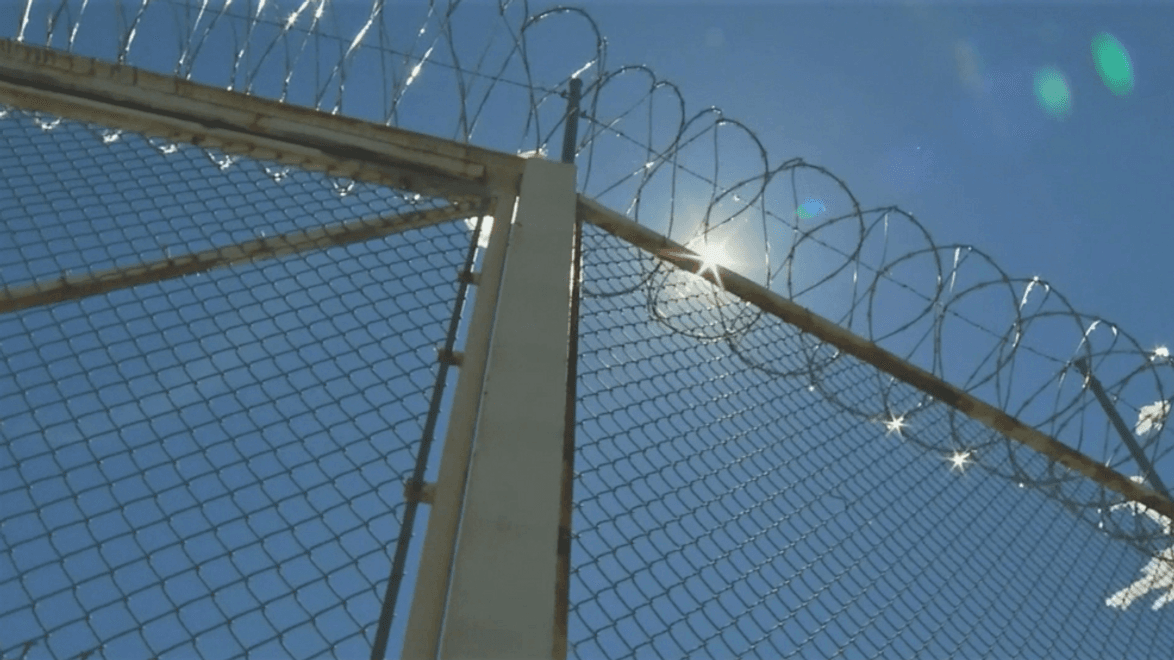 razor wire below.PNG