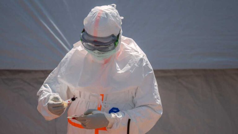 US citizen tests positive for Ebola in Congo US citizen tests positive for Ebola in Congo