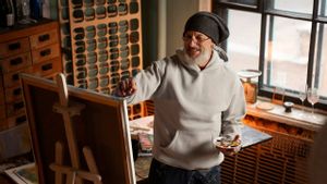 12 Hobbies That Can Be Done After Retirement to Make Life Happier and More Productive
