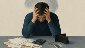 Difficulty Paying Bills Linked to Faster Brain Aging