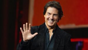 Suri Officially Drops Father's Last Name, Tom Cruise