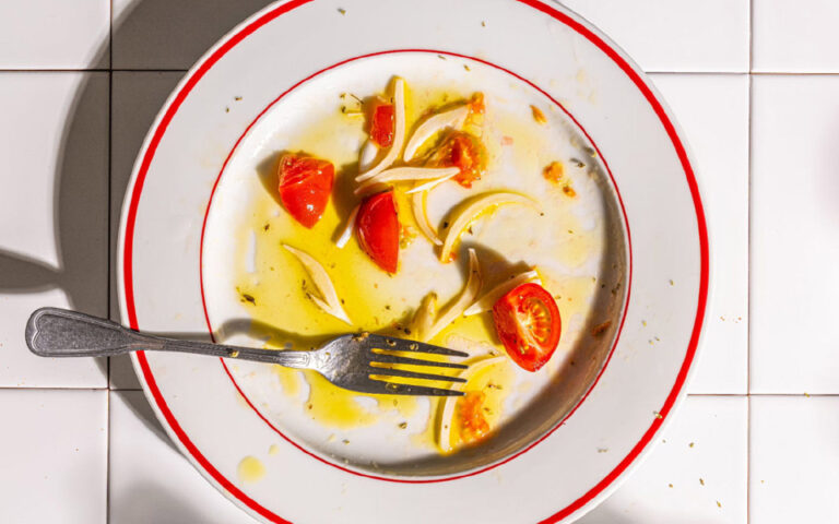 Why we should eat olive oil every day Why we should eat olive oil every day