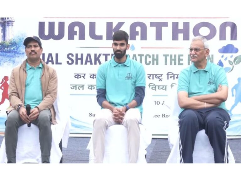 Kidambi Srikanth joins Income Tax Day Walkathon in Hyderabad, hails fitness initiative Kidambi Srikanth joins Income Tax Day Walkathon in Hyderabad, hails fitness initiative
