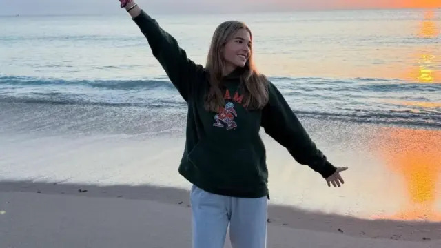 Donald Trump’s Granddaughter Shows Off Her Abs & Gym Routine Donald Trump’s Granddaughter Shows Off Her Abs & Gym Routine