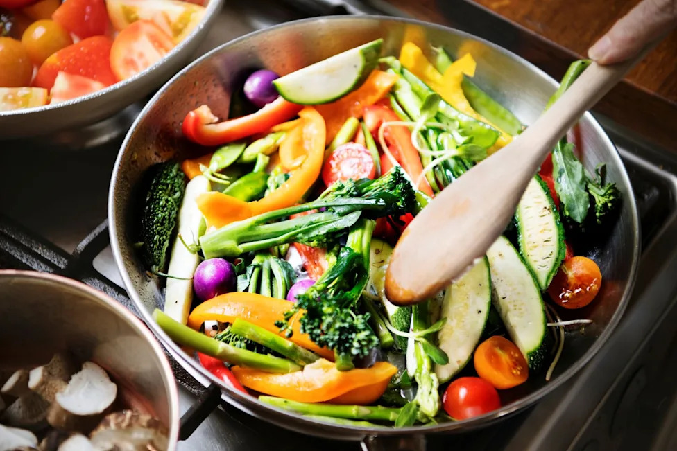 Healthier global diets could cut farm pollution by a third and shrink farmland by 2050