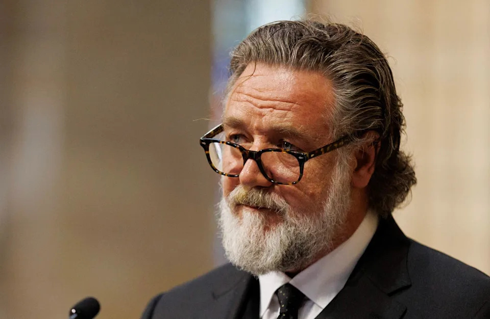Crowe's weight gain led to numerous injuries, including shin splints and a disintegrating hip (Getty)