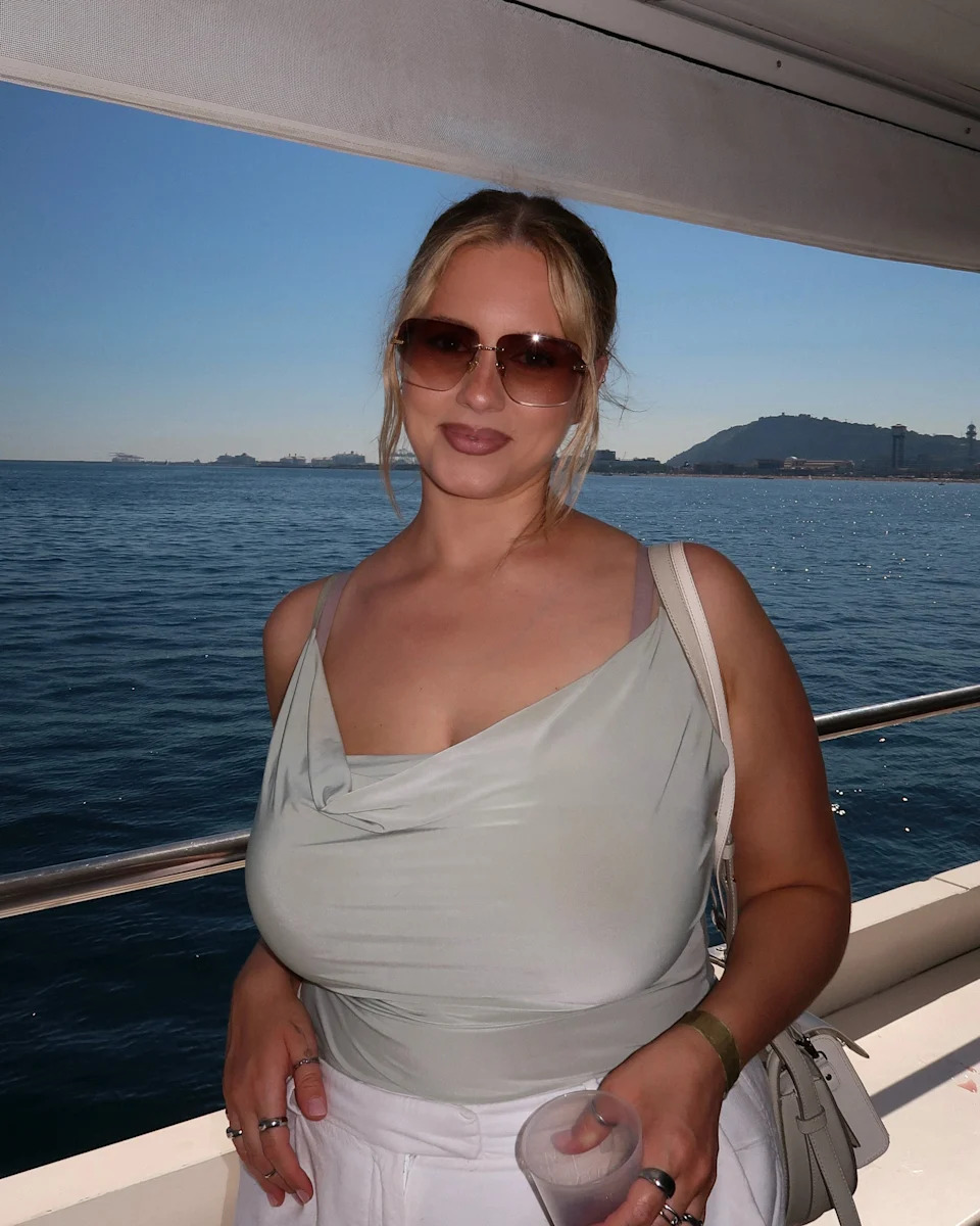 Before her breast reduction, Ellen Larson's breasts made it difficult for her to work out. / Ellen Larson