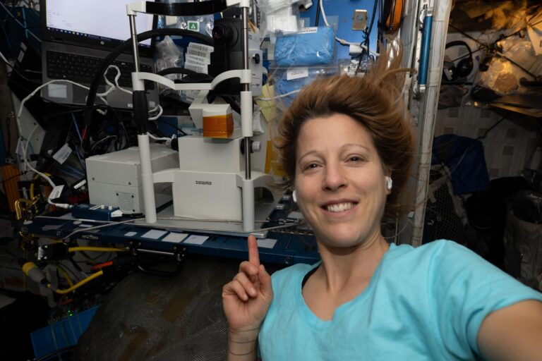 Crew Conducts Futuristic Workouts, Advanced Eye Exams During Spacewalk Preps Crew Conducts Futuristic Workouts, Advanced Eye Exams During Spacewalk Preps