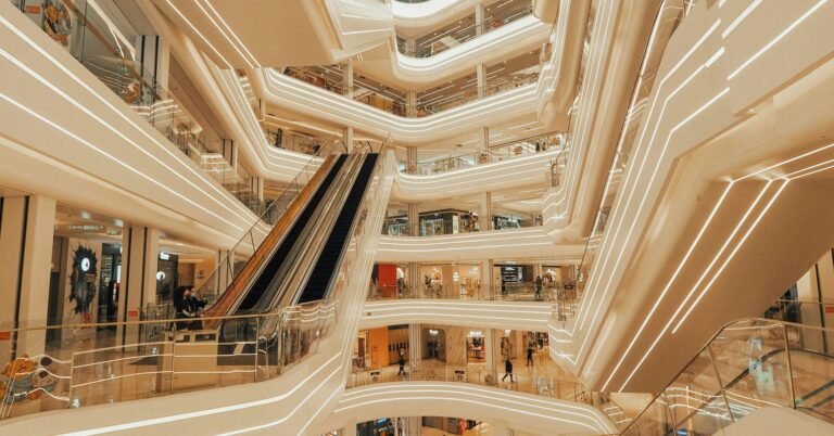 Mall World: Are People Dreaming of the Same Place?