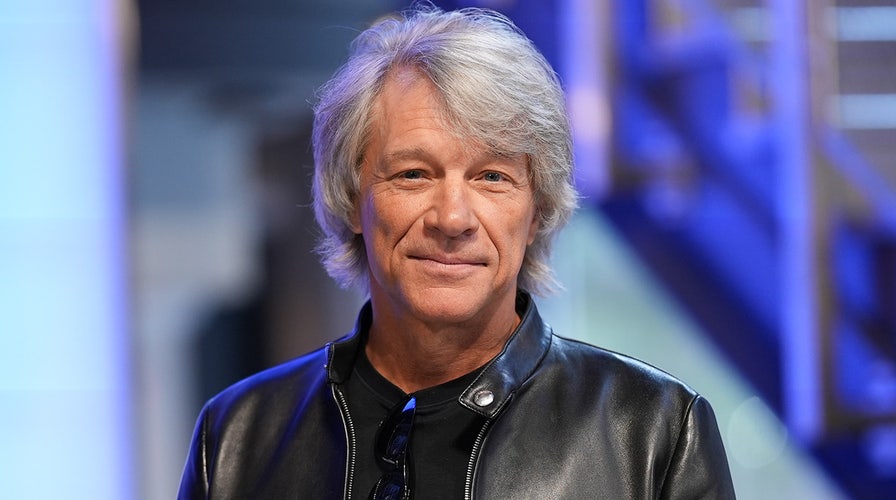 Jon Bon Jovi lets Train frontman Pat Monahan take over during Madison Square Garden concert