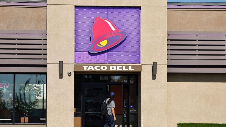 Iceberg lettuce at Taco Bell linked to cyclospora outbreak in 5 states Iceberg lettuce at Taco Bell linked to cyclospora outbreak in 5 states