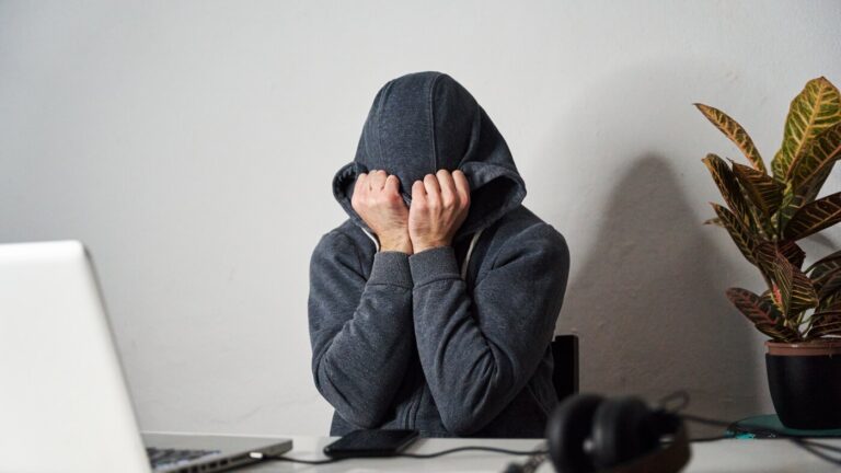 Staying in a job for the health insurance? About 1 in 4 Americans do, a survey says