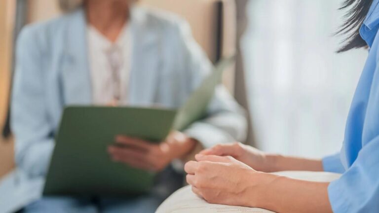 What’s the Difference Between a Psychiatrist and a Psychologist? What’s the Difference Between a Psychiatrist and a Psychologist?