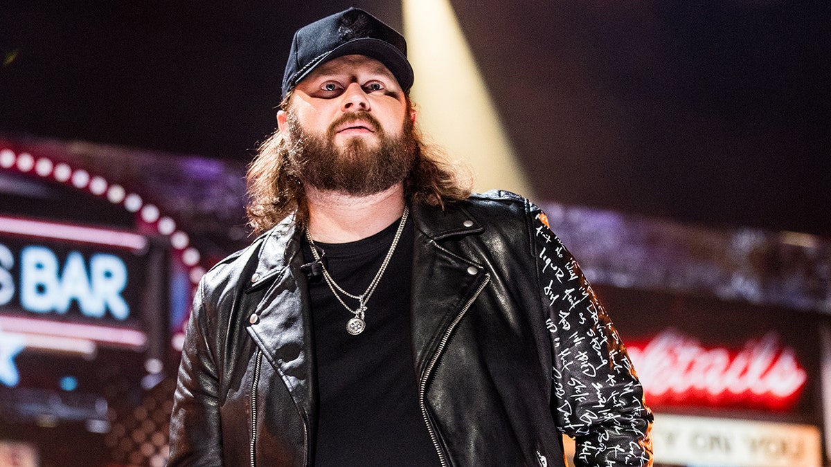 Country singer Nate Smith now hopes to drop below 200 pounds while continuing to manage his eating habits.