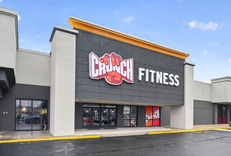 Crunch Fitness celebrates opening of new gym in Fayetteville, North Carolina