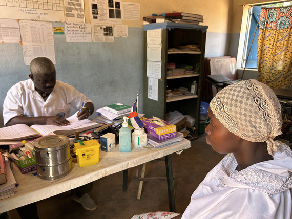 Amne Izadid during consultation at the Ouadda Health Center. UNOCHA/Maxime Nama