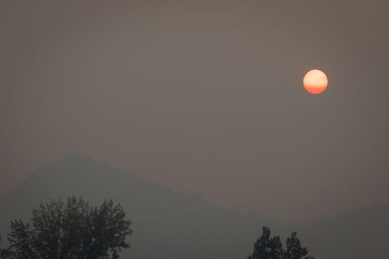 Doctor urges caution as Central Oregon wildfire smoke threatens health
