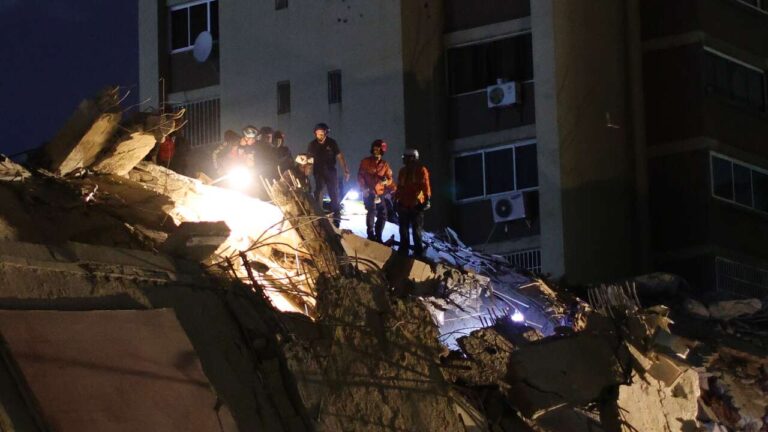 Public health emergency looms in Venezuela as health system struggles to meet heightened needs following twin earthquakes Public health emergency looms in Venezuela as health system struggles to meet heightened needs following twin earthquakes