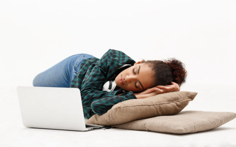 Losing just over an hour of sleep a night may lead to weight gain, study finds