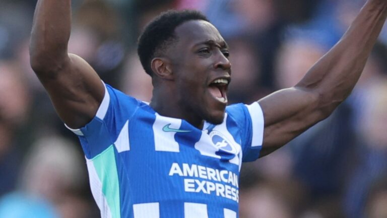 Chelsea transfer news: Danny Welbeck given permission to undergo medical ahead of surprise move to Stamford Bridge