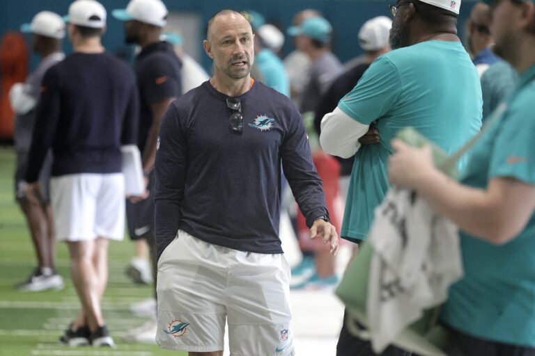 Dolphins to host quarterback for workout, report says Dolphins to host quarterback for workout, report says